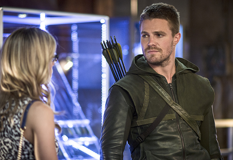 Arrow -- "The Magician" -- Image AR304a_0374b -- Pictured (L-R): Katie Cassidy as Laurel Lance and Stephen Amell as Oliver Queen -- Photo: Ed Araquel/The CW -- Ã‚Â© 2014 The CW Network, LLC. All Rights Reserved.