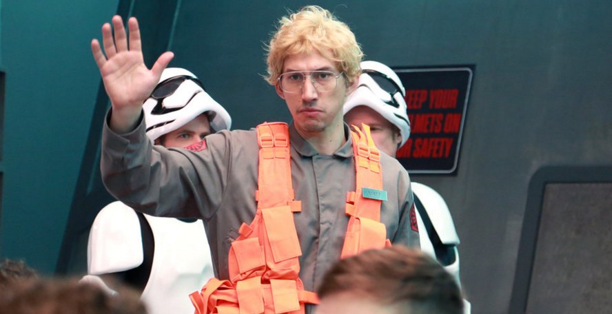 Kylo goes Undercover Boss in hilarious SNL clip - SciFiNow - Science Fiction, and Horror