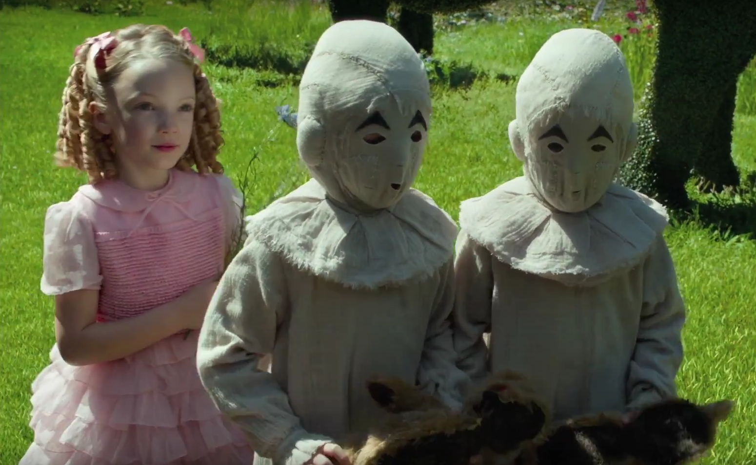Miss Peregrine's movie clip takes you on a guided tour | SciFiNow - The